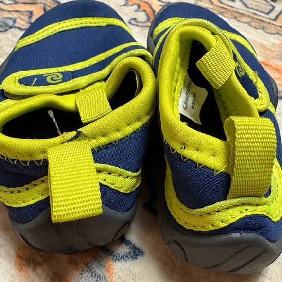 Toddler sandals and water shoes - Picture 3 of 3